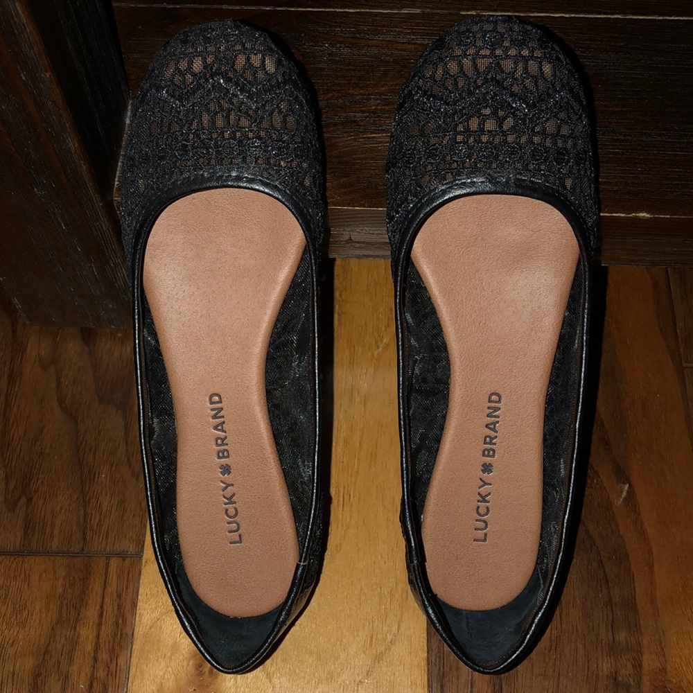 Lucky Brand gorgeous black flat lace design Sz 6.5